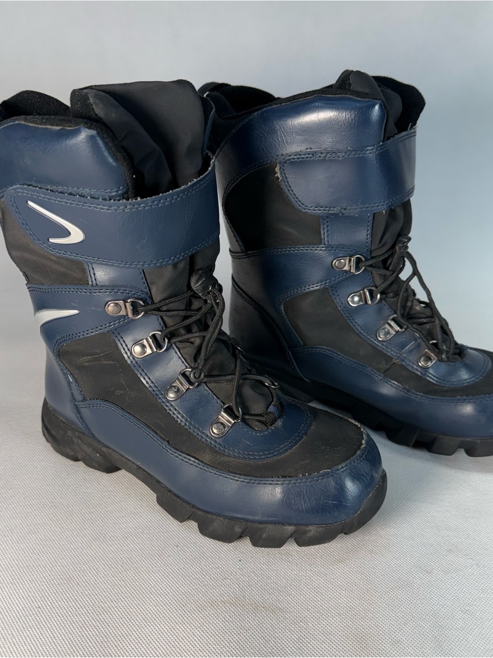 Circo Insulated Cold Weather Boots Youth Unisex Boys Black and Blue Color US 5
